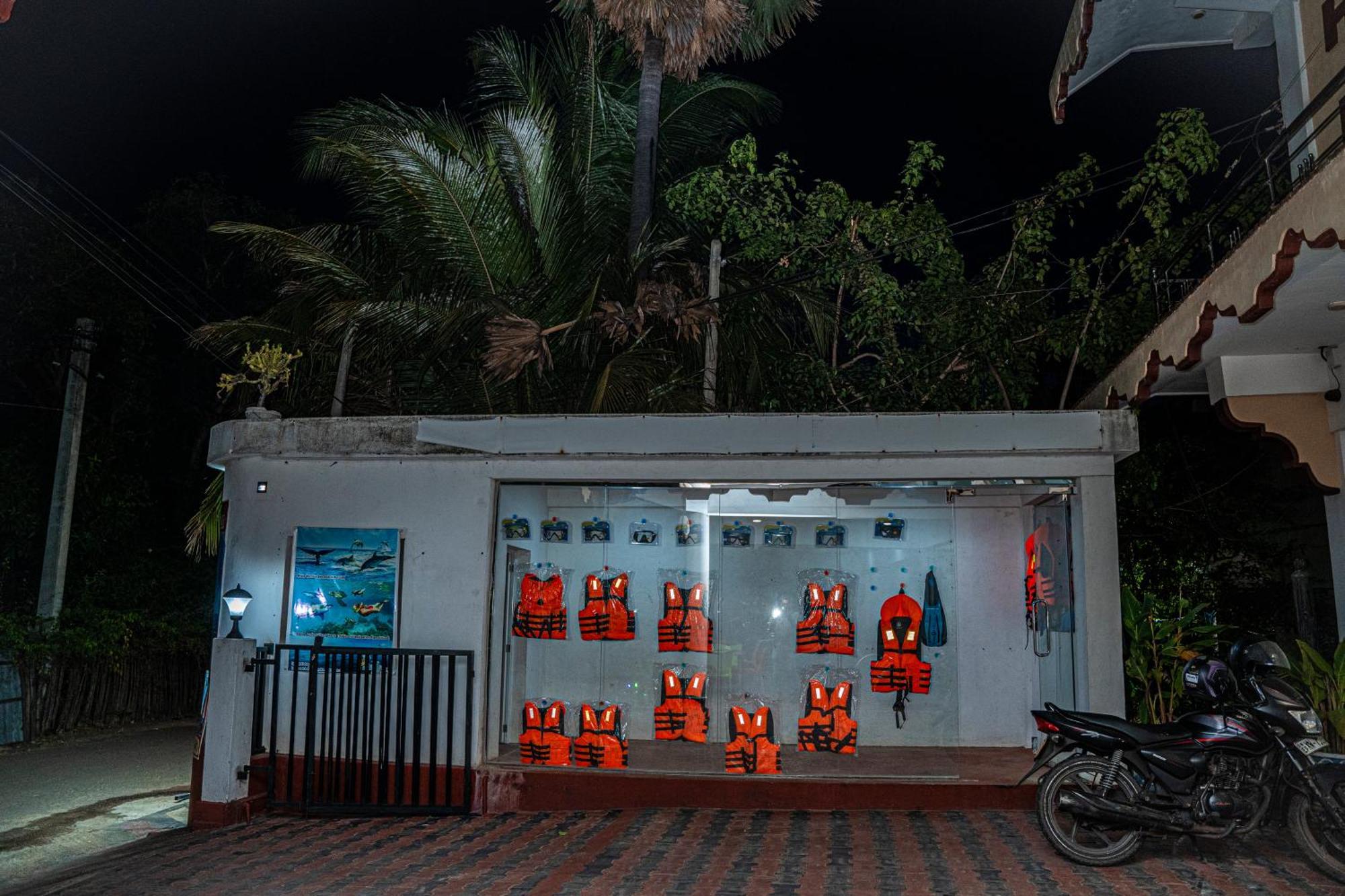 Theevanni Resort Triquinimale Exterior foto